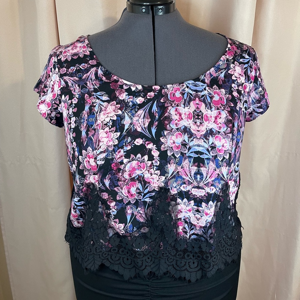 Jessica Simpson cropped floral top
